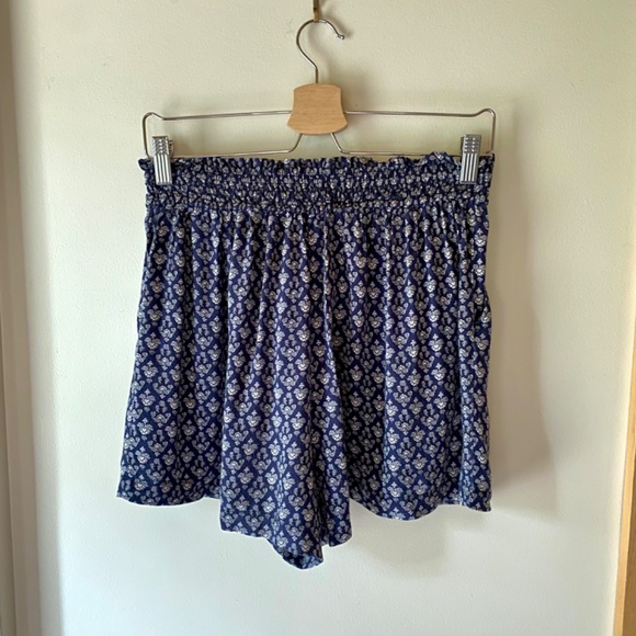 Hollister Damask High Rise Soft Shorts - Picture 2 of 6